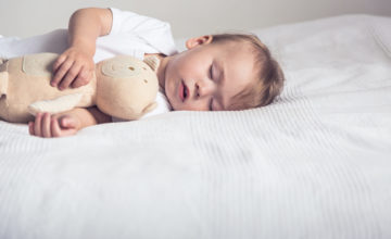 What can be done to help toddlers get a good night’s sleep in the current heat?
